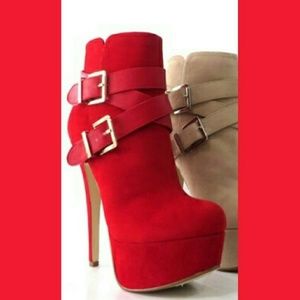 NWT gorgeous Anne Michelle red ankle booties