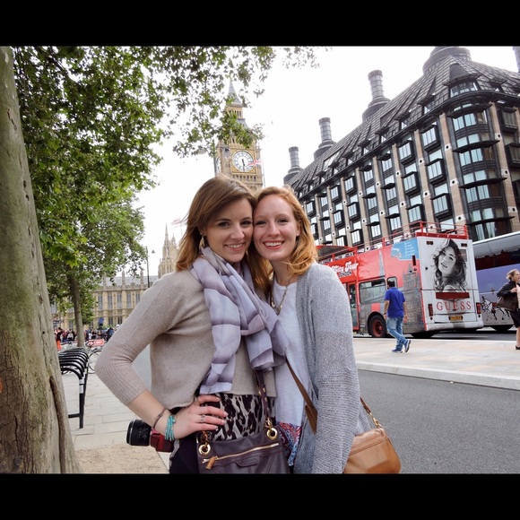 Meet your Posher, Nicole - Picture 2 of 4