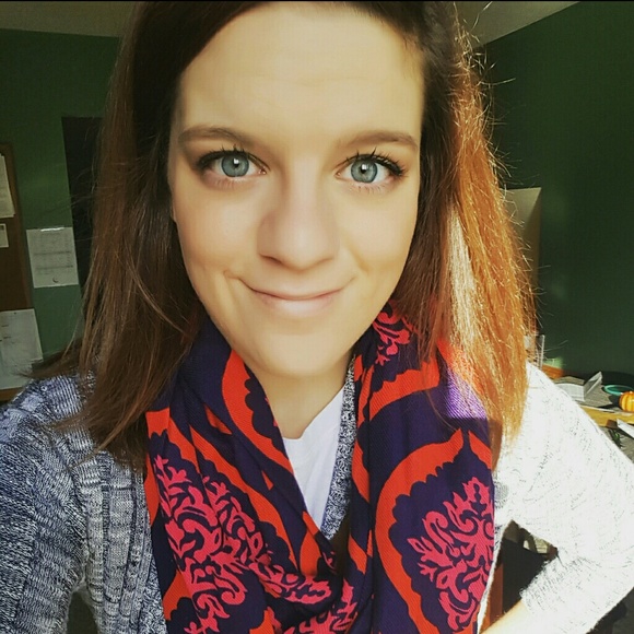 Meet your Posher, Jenn - Picture 1 of 1