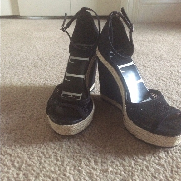 Black Wedges