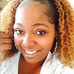 Meet your Posher, Monique