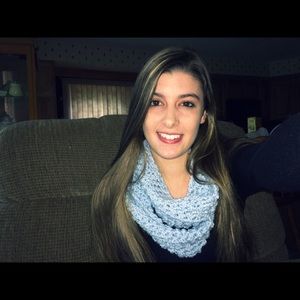 Meet your Posher, Alyssa