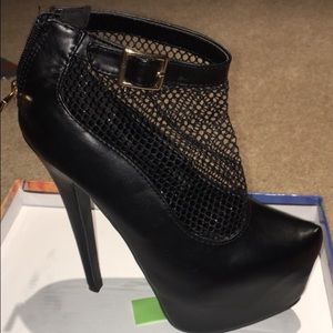 Black High heel ankle boots