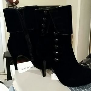 EUC - WORN ONCE - SIZE 6 BLACK MID-SIZE BOOTS