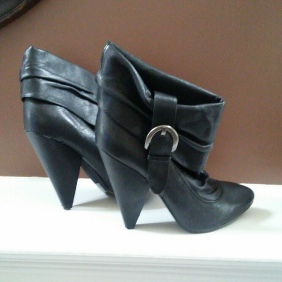 Jessica Simpson slouch bootie