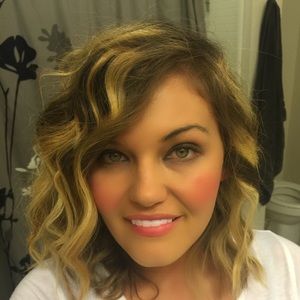 Meet your Posher, April