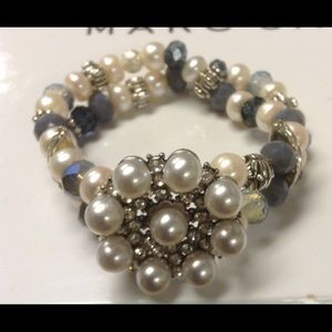 Beautiful Bracelet Perl and Blue Crystal stone