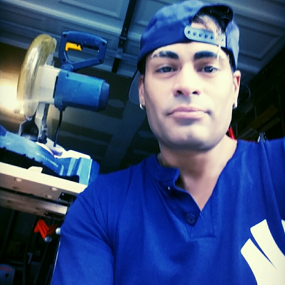 Meet your Posher, Efrain - Picture 2 of 2