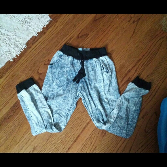 Acid washed joggers