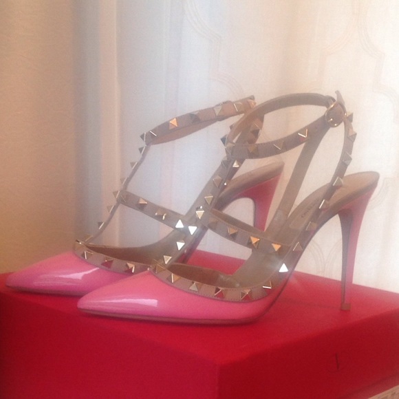 SOLD!!! β
π€! NWT Valentino Rockstud Pumps. - Picture 4 of 4