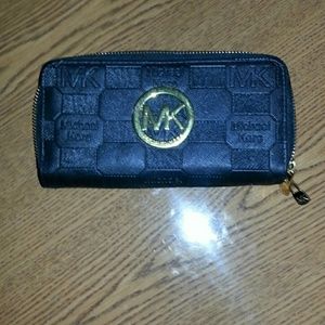 NWOT MICHAEL KORS WALLET