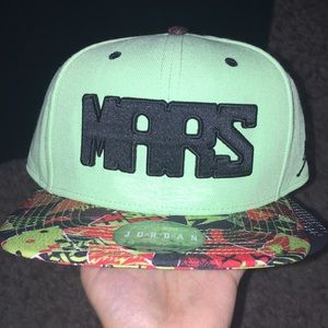 Jordan fitted adjustable strap