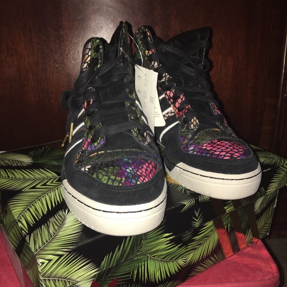 Adidas new with box and bag - Picture 2 of 4