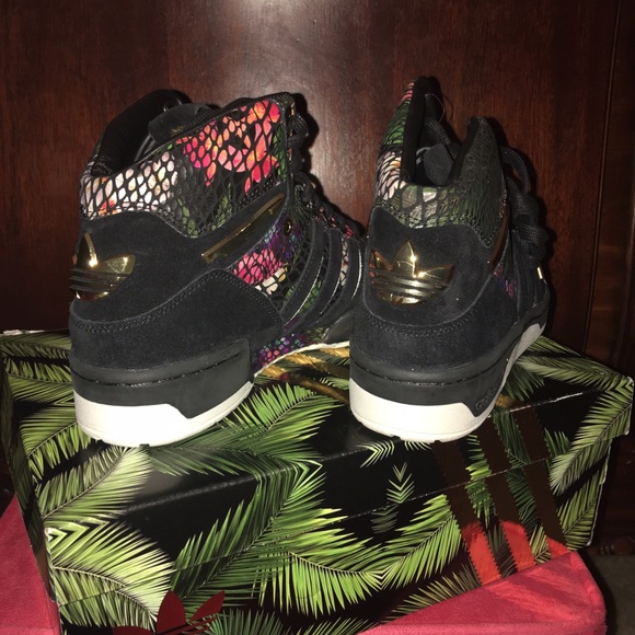 Adidas new with box and bag - Picture 3 of 4