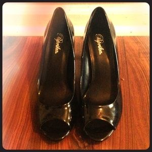 Pin up style peep toe heels