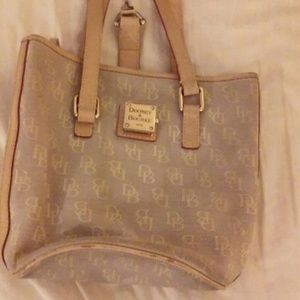 Dooney and Bourke Shoulder strap pursw