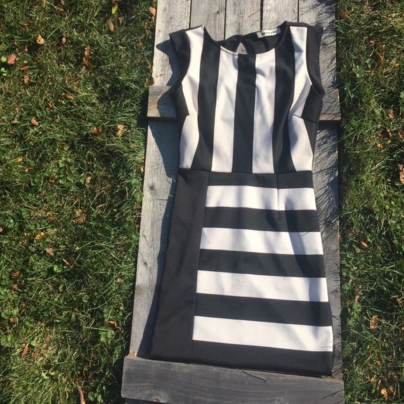 Black/white piano dress