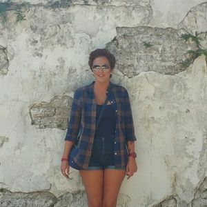 Meet your Posher, Cassandra