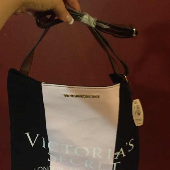 Victoria Secret Shoulder Bag. - Picture 2 of 4