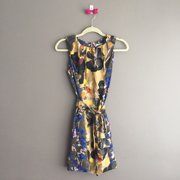 Chic Contrast Floral Shift Dress w/Belt