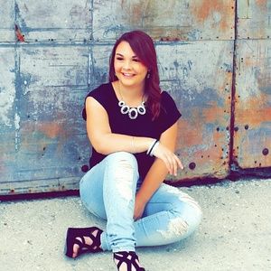 Meet your Posher, Danielle