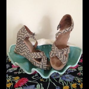 GO WILD with TOMS ➰Tribal Patterned Wedge Sandals➰