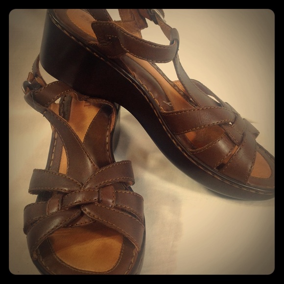 Born Wedge Strappy Sandals Brown Leather Sz 10