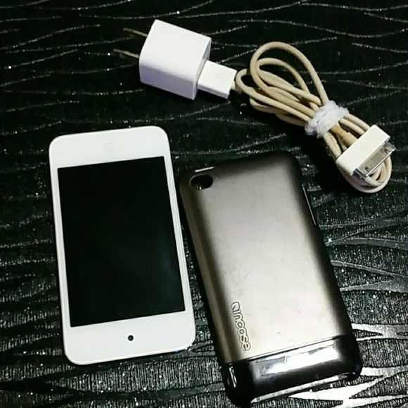 APPLE IPOD TOUCH 4TH GENERATION