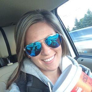 Meet your Posher, Nicole