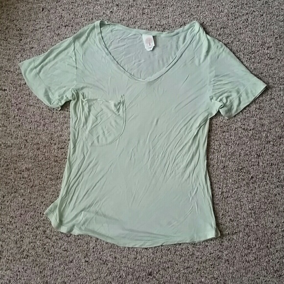 V-neck tee