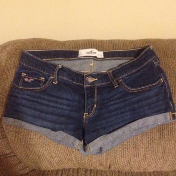 Hollister shorts barely worn! - Picture 1 of 2