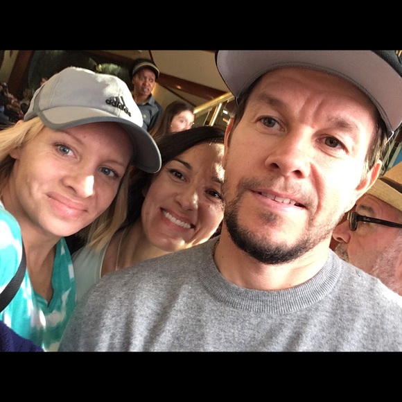 Meet your Posher, PoshPerks Christina @Freebies01 - Picture 2 of 11