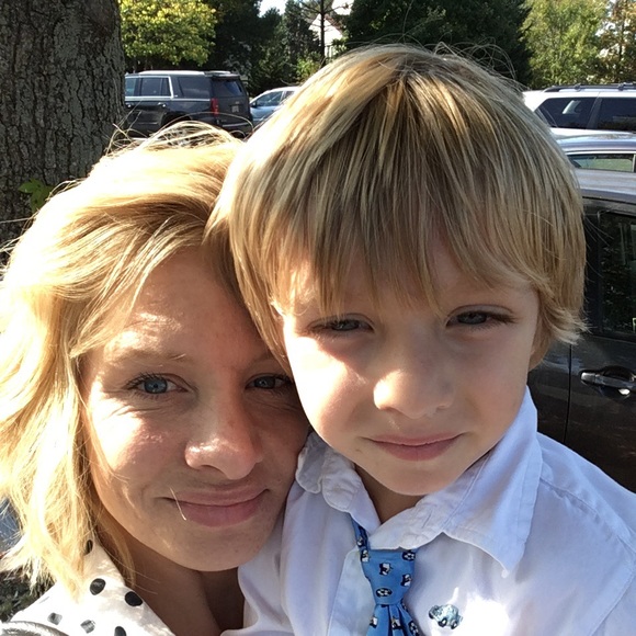 Meet your Posher, PoshPerks Christina @Freebies01 - Picture 3 of 11