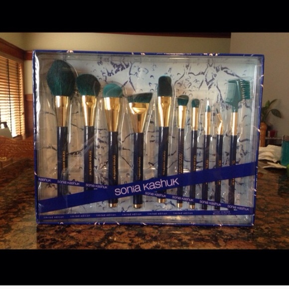 Sonia Kashuk brush set and highlight brow kit