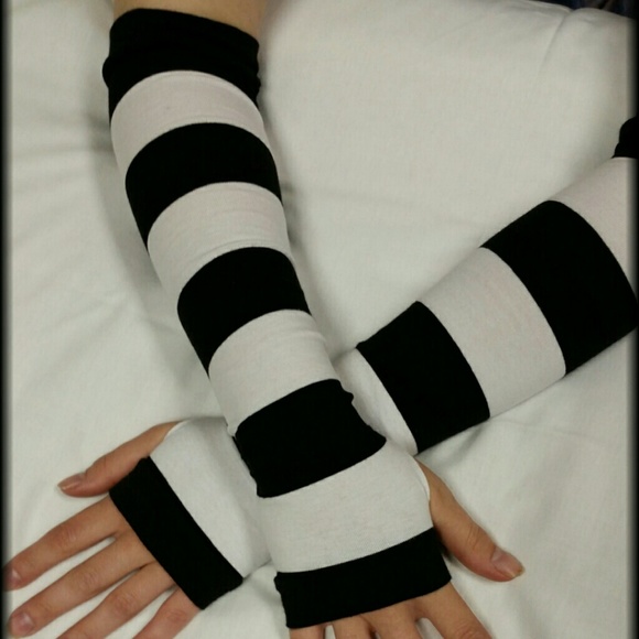 Black and white Short arm warmers w/thumb holes - Picture 1 of 2