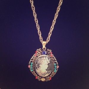 Vintage style necklace