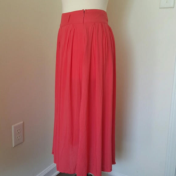 Beautiful PAPAYA Skirt - Picture 2 of 3