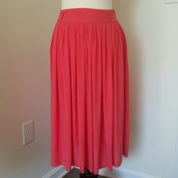 Beautiful PAPAYA Skirt - Picture 3 of 3
