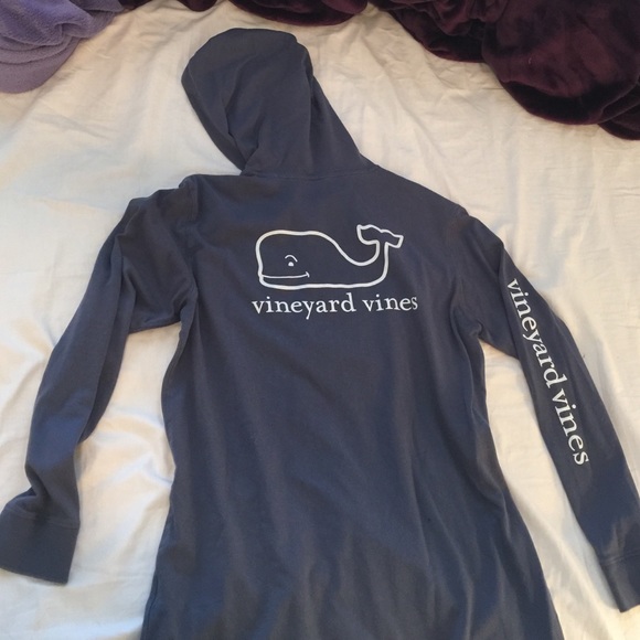 Vineyard vines navy hooded t shirt