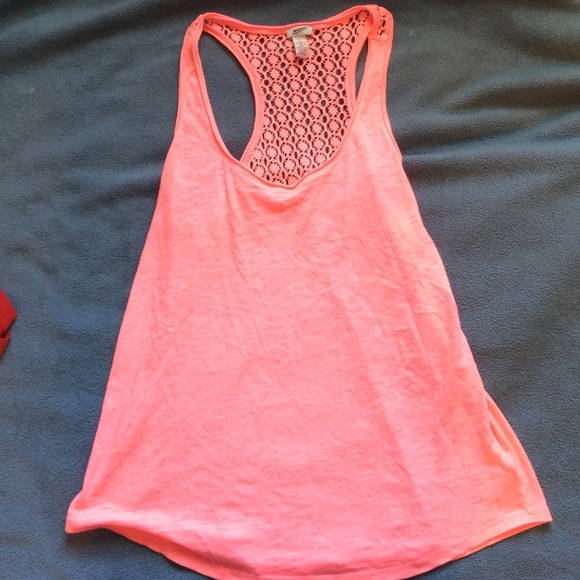 Bright pink tank top - Picture 1 of 4