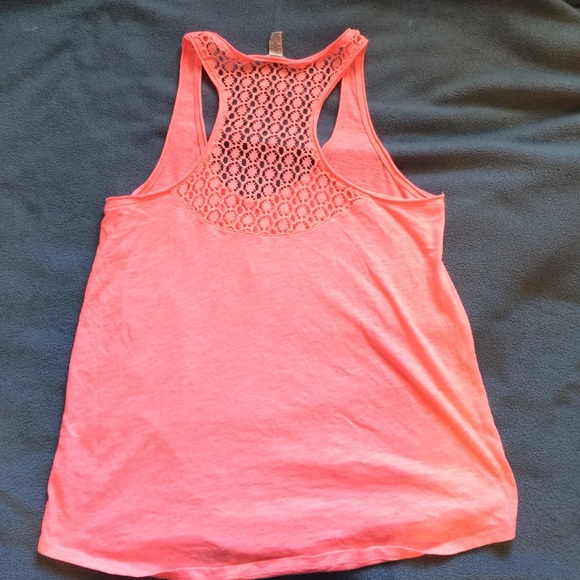 Bright pink tank top - Picture 3 of 4