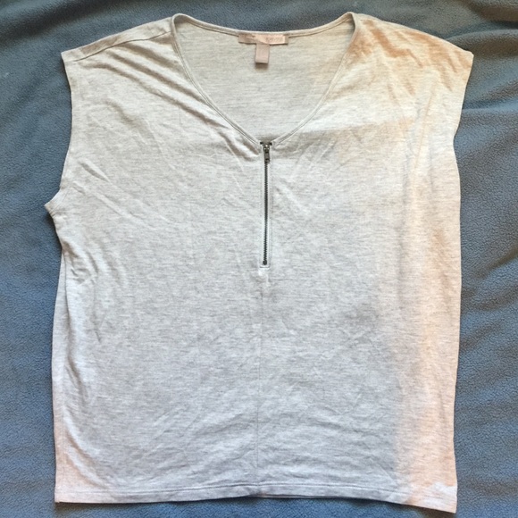 Gray shirt - Picture 1 of 3