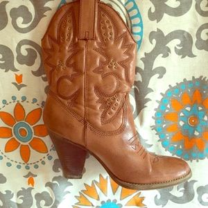 High-heeled cowgirl boots
