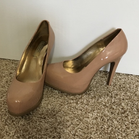 Vera Wang Nude Pumps
