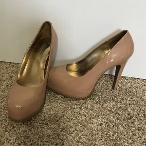 Vera Wang Nude Pumps