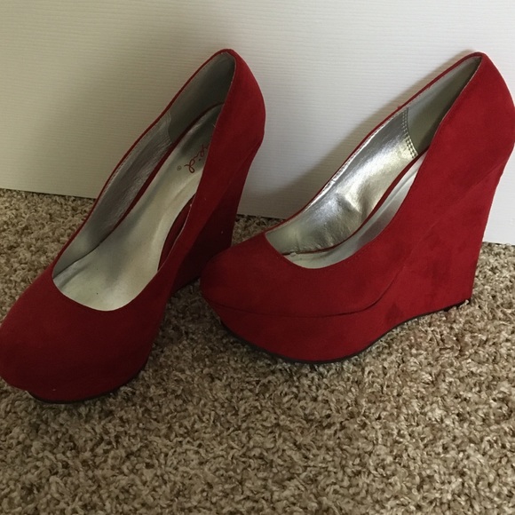 Red platform wedges