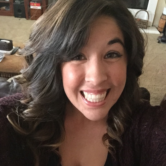 Meet your Posher, Nicole - Picture 1 of 1