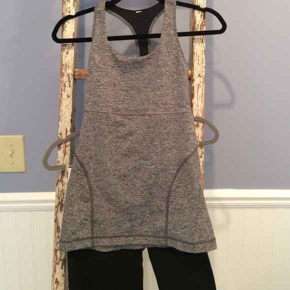 Athleta tank grey, very little wear. M.