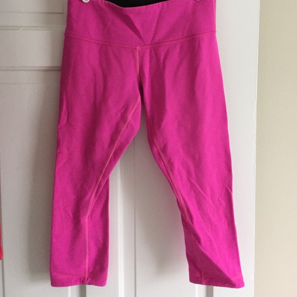 Small Lululemon crop pants