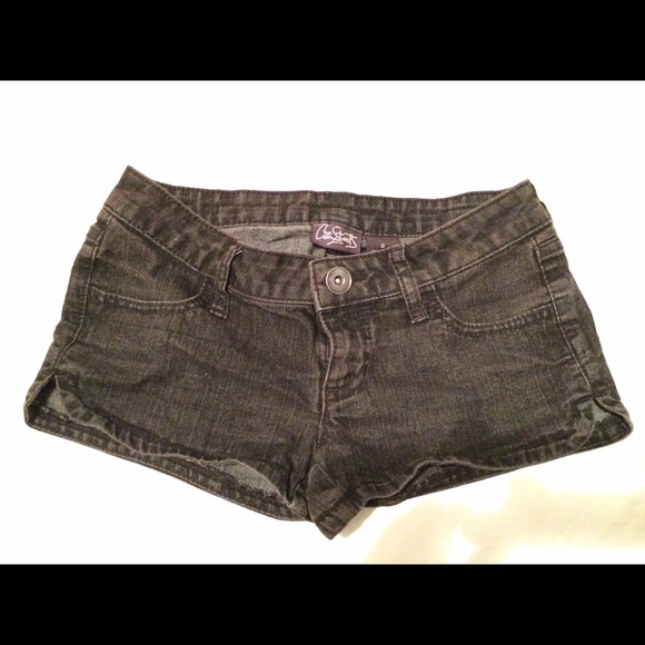 Black pre washed jean shorts 🌸